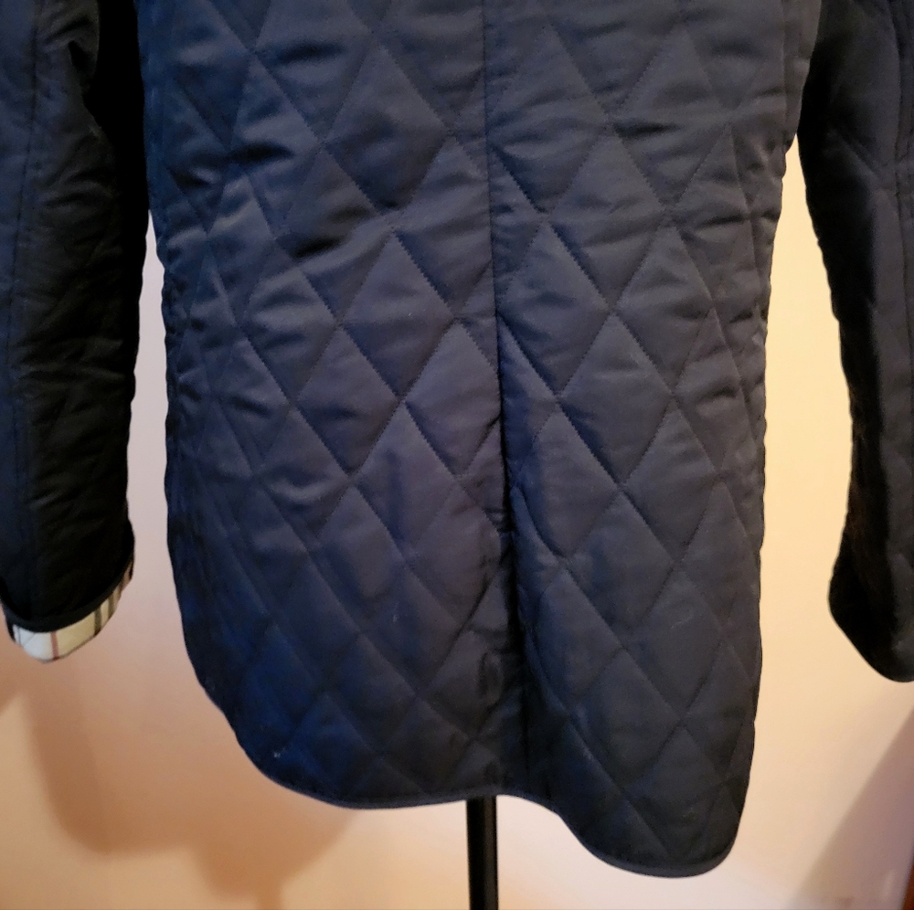 Burberry Quilted Nylon Barn Jacket In Black/Sand, Burberry Check Lining, EUC, L - Picture 13 of 16